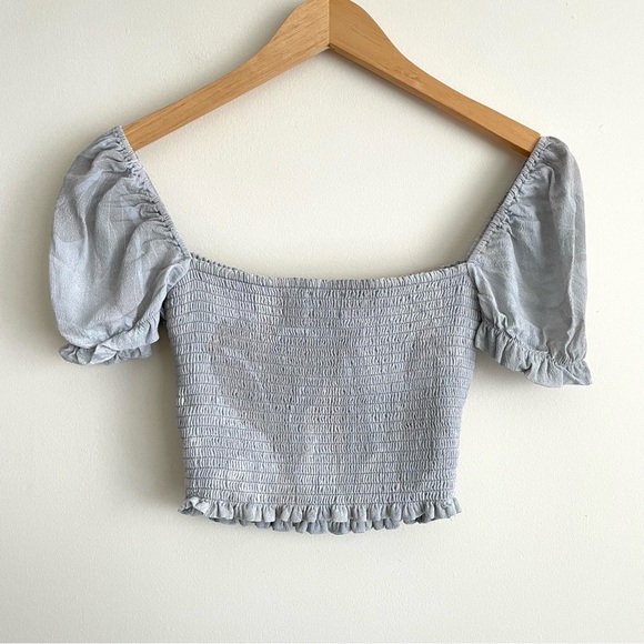 Aritzia Wilfred Smocked Short Sleeve Blouse Light Grey - Picture 4 of 9